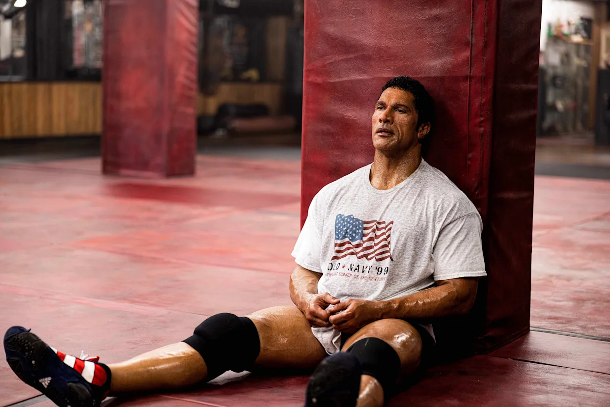 Smashing machine  للممثل Dwayne Johnson - The Rock 