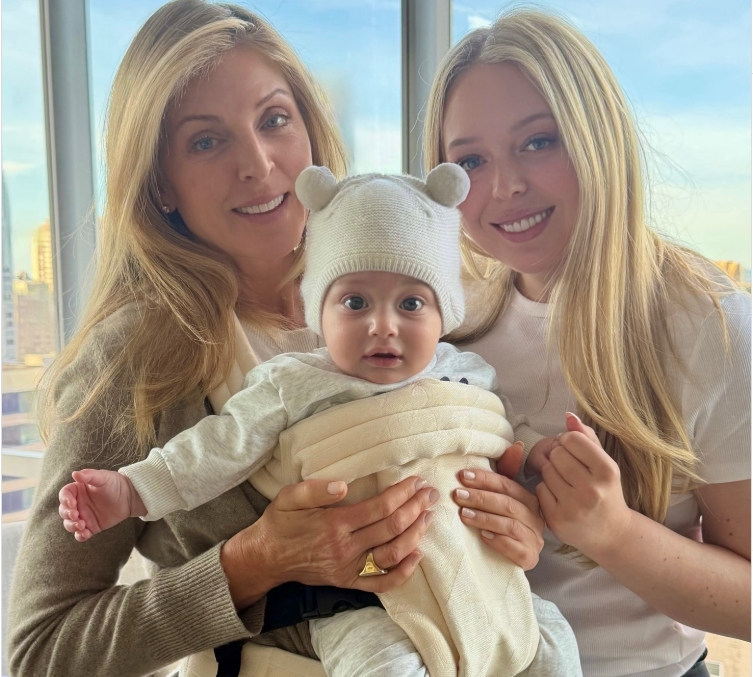 Marla Maples  تشارك لمحة نادرة عن حفيدها الرضيع ألكسندر ترامب بولوس  اللبناني الأصل
