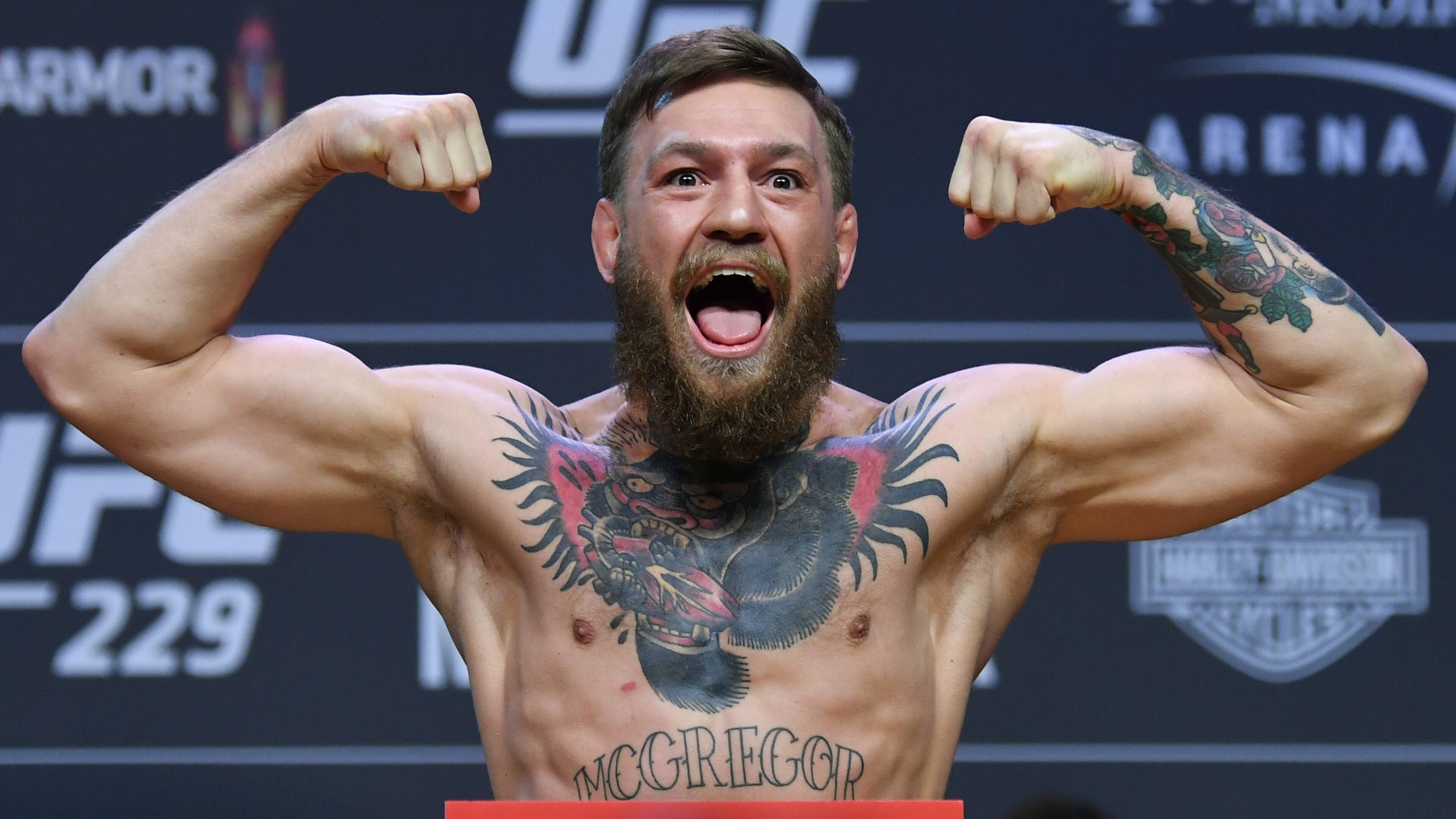 المقاتل  McGregorفي عداد الموقفين