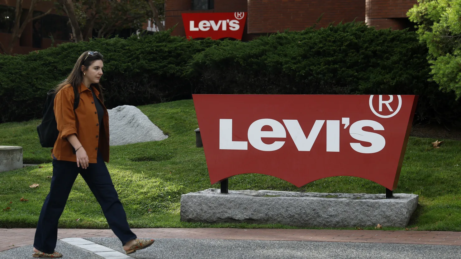 Levi Strauss ترفع الأسعار