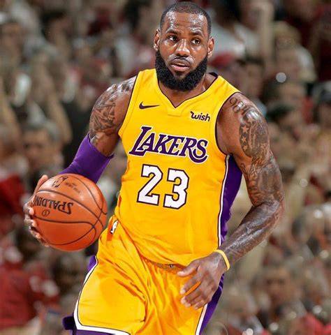 LeBron James   أول لاعب يصل الى 23 موسماً في دوري الNBA