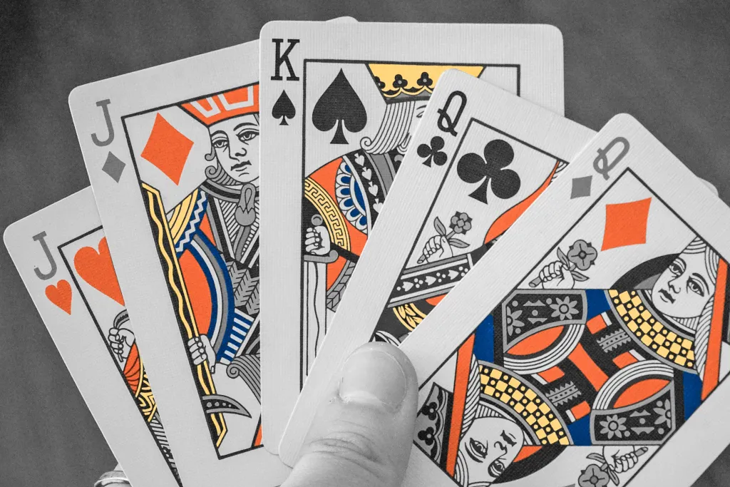 من أين أتت أوراق اللعب؟
