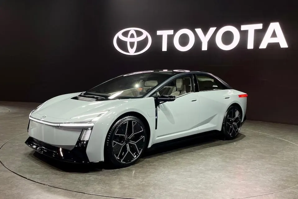 هل يجعلك تصميم Toyota Corolla الجديد الشبيه بالسيارات الخارقة في شراءها؟