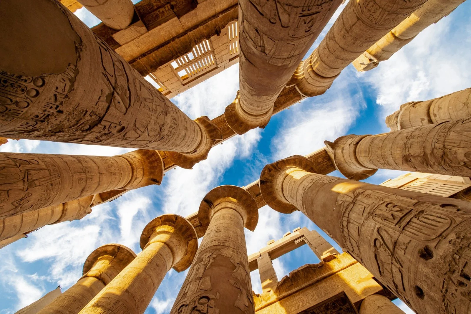 مدن مصرية خارج القاهرة يلتقي فيها التراث بالحداثة