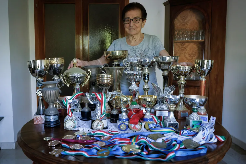 العمر مجرد رقم:أعادت Emma Mazzenga تعريف طول العمر الرياضي في سن 92 عامًا