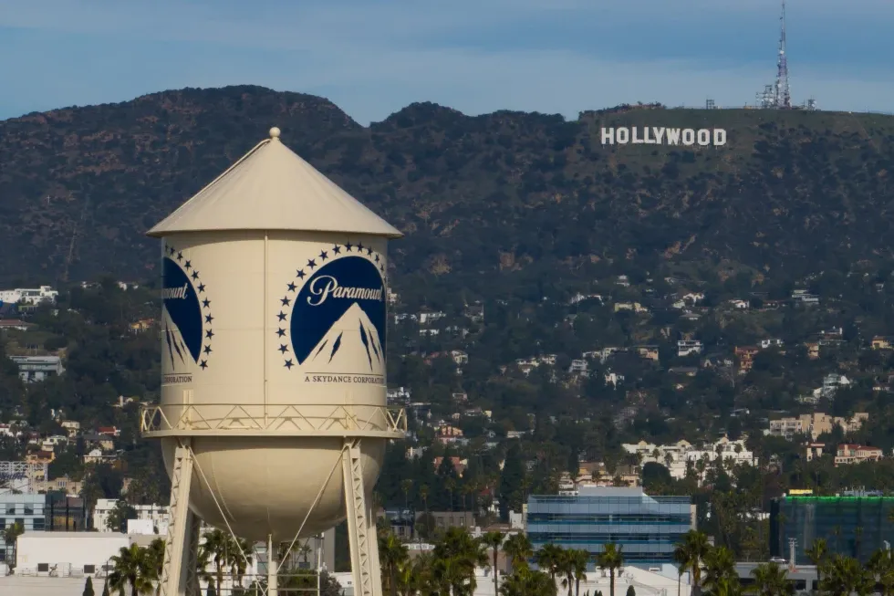 تتنافس Netflix  و Paramount على قناة Discovery التابعة لشركة Warner Bros