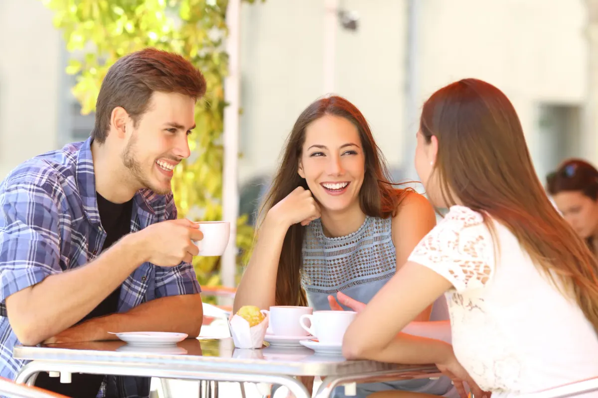 12 علامة خفية تدل على أنك أكثر جاذبية