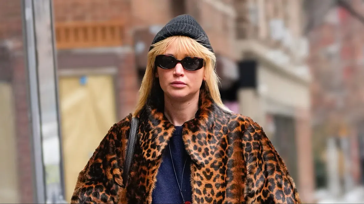 Jennifer Lawrence تعيد ابتكار مفهوم "الفتاة الرائعة"