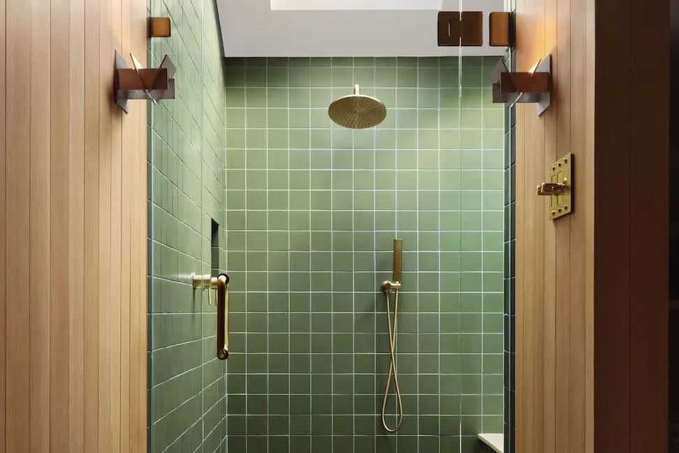 17 فكرة فاخرة لتصميم دش استحمام واسع يحول حمامك إلى منتجع صحي