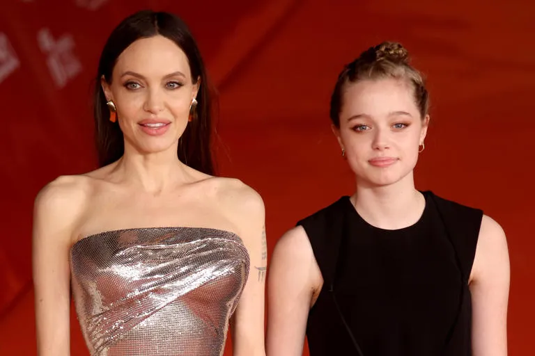 ابنة Angelina Jolie تشبه والدتها تمامًا في نفس العمر