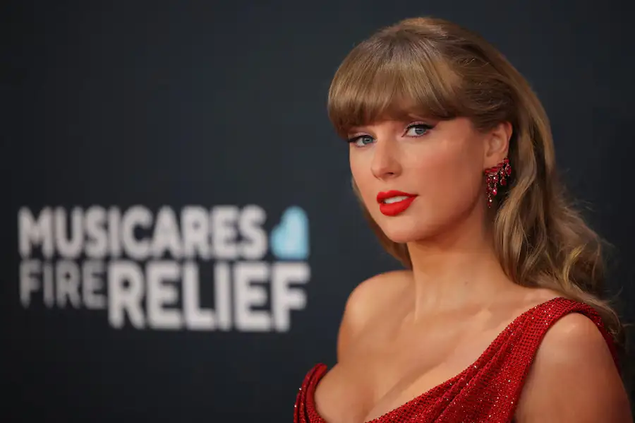 Taylor Swift تتقدم بطلب تسجيل علامتها التجارية لصوتها منعاً لاحتكاره بالذكاء الاصطناعي