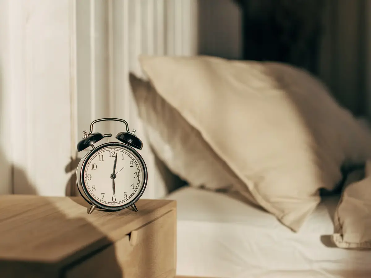 يحذر أطباء الأعصاب: هذه العادة الصباحية قد تُسبب انكماش دماغك سراً