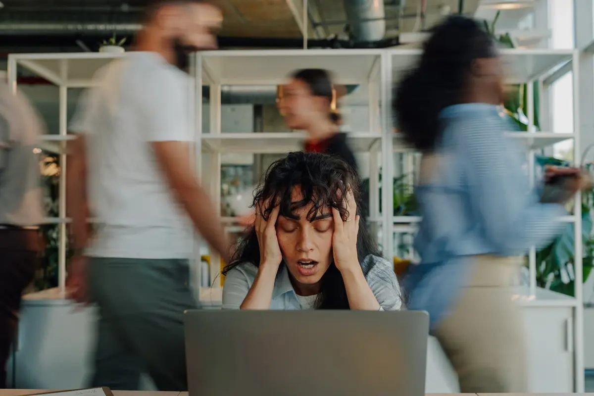 هل تشعر بأنك متأخر في الحياة؟ يقول علم النفس إنك تقيس نفسك وفقًا لجدول زمني خاطئ