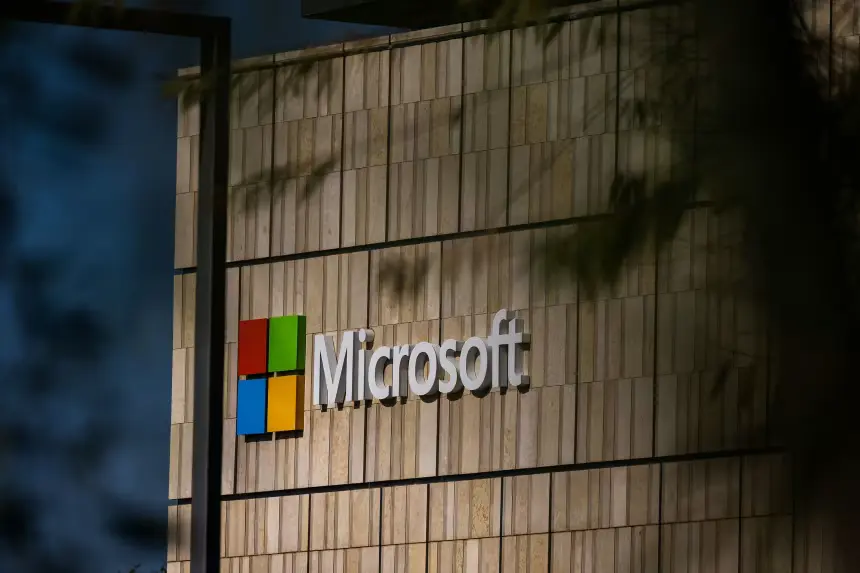 قامت Microsoft بتسريح حوالي 4800 موظف، بما في ذلك تخفيضات كبيرة في قسم Xbox