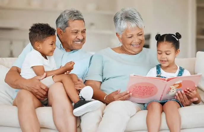 الفوائد للعيش مع أحد الأجداد، وفقًا لأخصائي علم نفس الأطفال