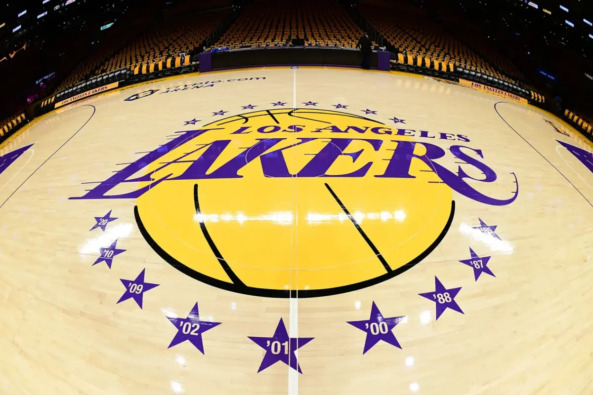 تم بيع فريق Los Angeles Lakers إلى Josh Kushner وBob Iger بمبلغ 12.5 مليار دولار