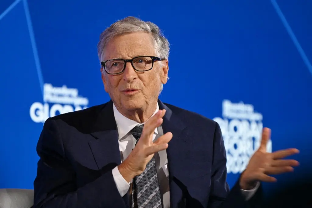 Bill Gates يوجه تحذيراً شديد اللهجة بشأن تأثير الذكاء الاصطناعي على الوظائف الأمريكية