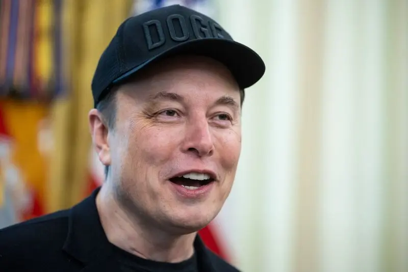 حصل Elon Musk على وسام الحرية لمساهمته في الحفاظ على اتصال Ukraine بالإنترنت
