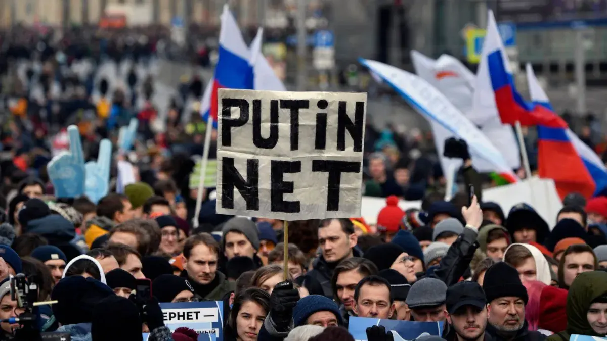 Putin المصاب بجنون العظمة يقوم بإغلاق الإنترنت لحجب الأخبار السيئة