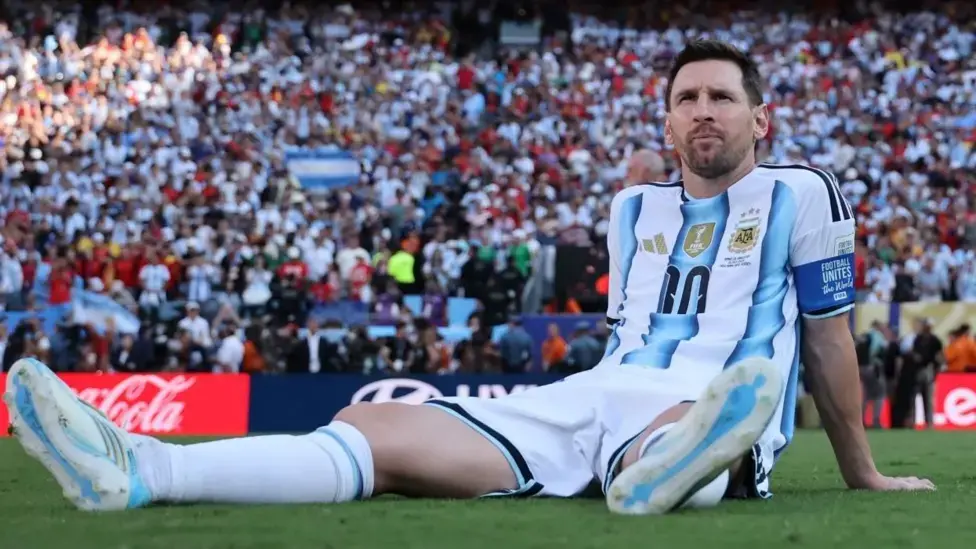 Messi يعتزل اللعب مع منتخب الأرجنتين بعد أن "لم يعد لديه ما يقدمه"