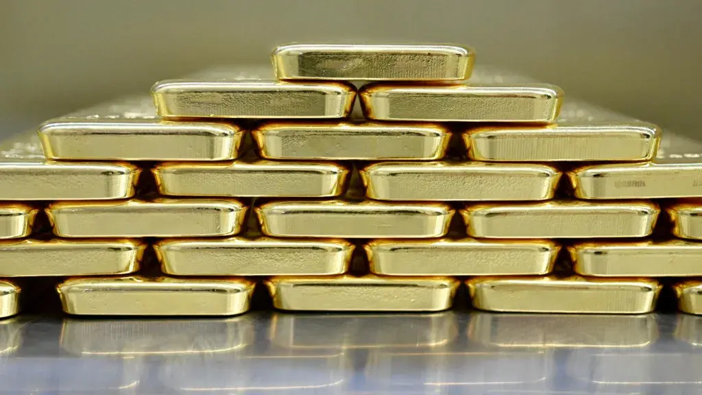 هولندا تنقل مليارات الدولارات من الذهب من أمريكا وكندا إلى لندن استعدادًا للأزمات