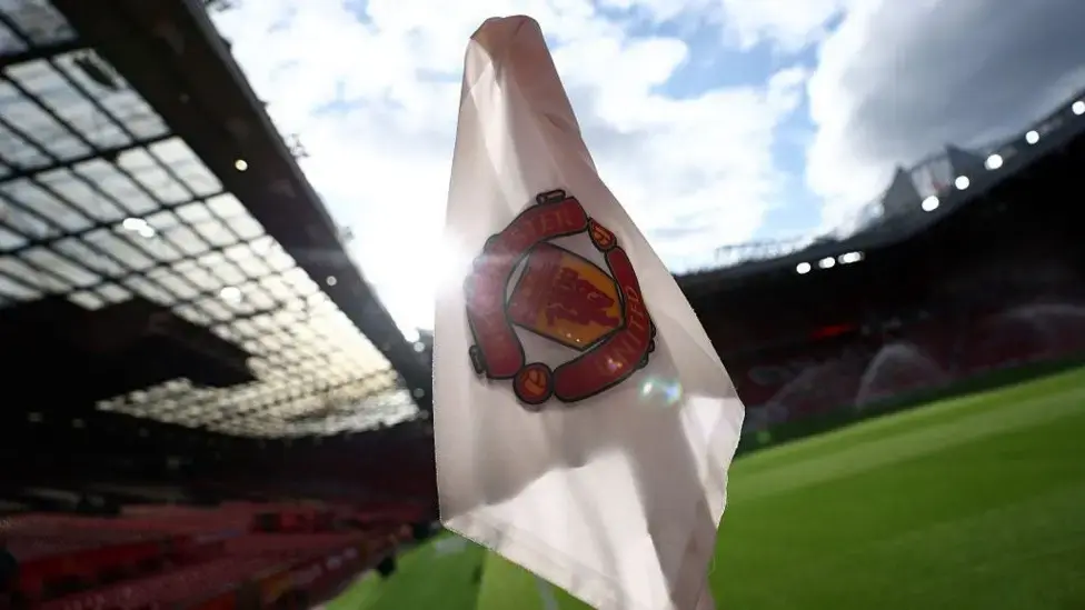 لا يزال Manchester United مديناً بمبلغ مليار جنيه إسترليني