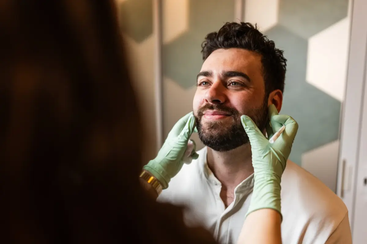 يتزايد عدد الرجال الذين يخضعون لعمليات تجميل الوجه أكثر من أي وقت مضى
