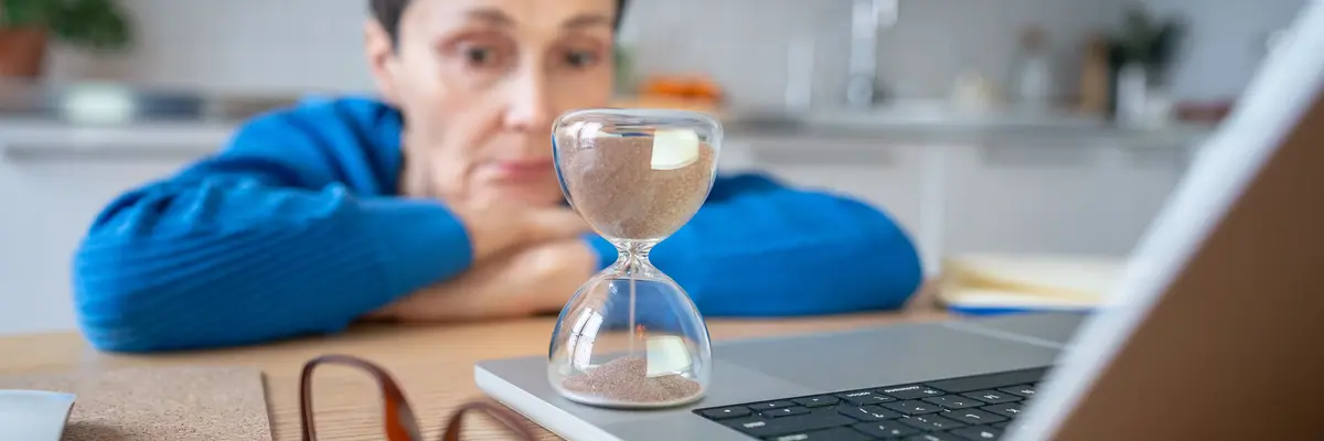 الأسباب الحقيقية التي تدفعك إلى التسويف - وكيفية التوقف عنه، وفقًا للعلم