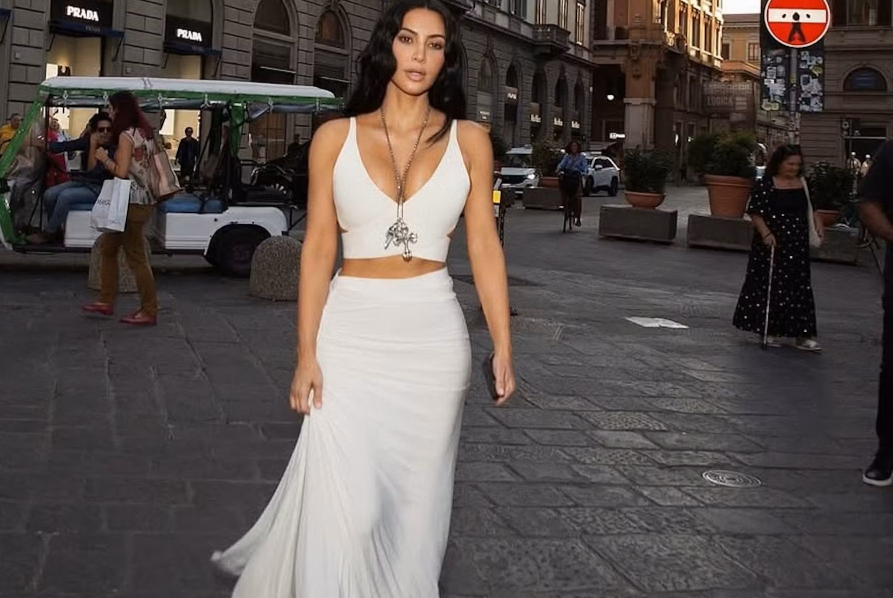 Kim Kardashian  تجعل كل شيء يبدو جميلاً