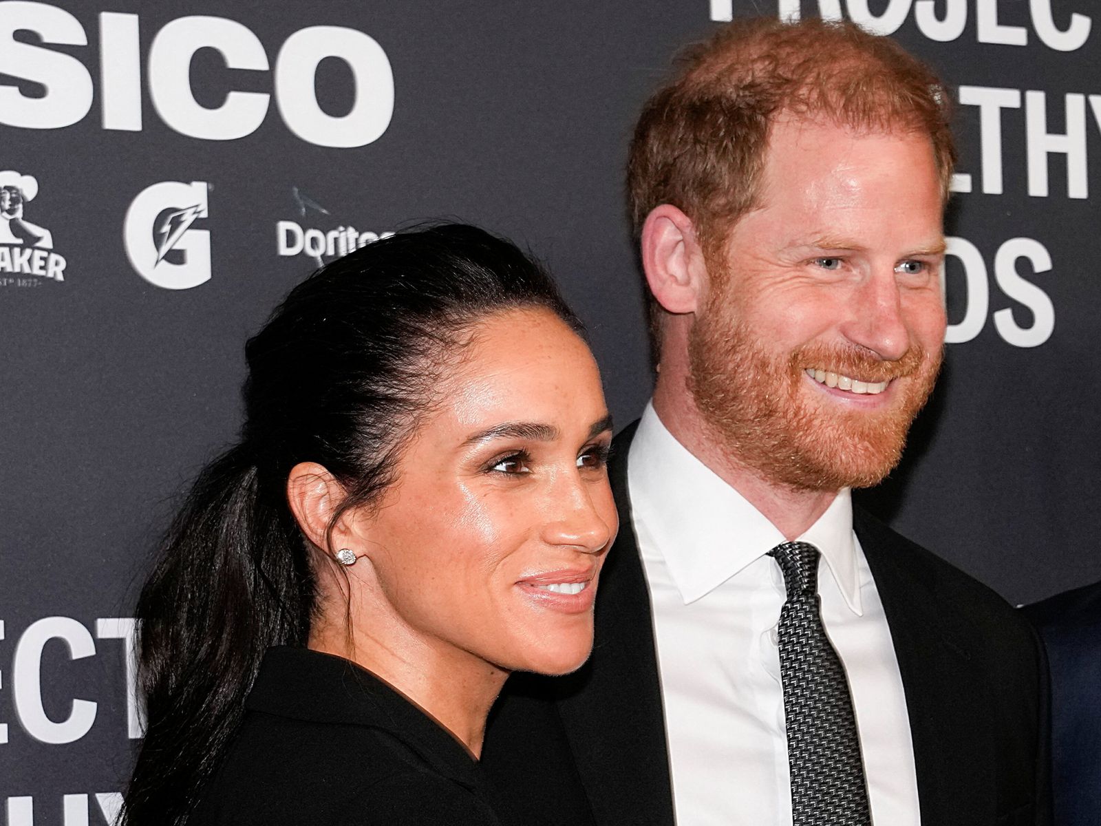  Prince Harry and Meghan أفضل عاملين في المجال الإنساني لهذا العام