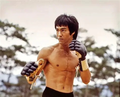 Bruce Lee أيقونة الثقافة القتالية وأسطورة الدفاع عن النفس