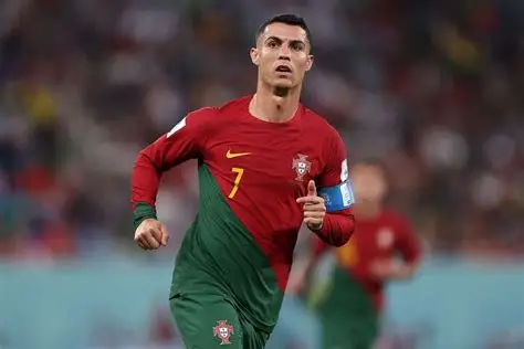 مقارنة بين إحصائيات  Lionel Messi و Cristiano Ronaldo الدولية  2025