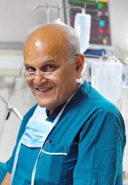 السير د.مجدي يعقوب أسطورة حية ومنقذ حياة