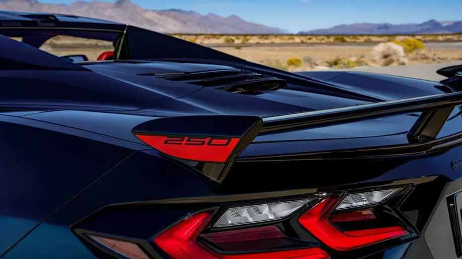 شركة Chevrolet تطلق 250 سيارة Corvettes