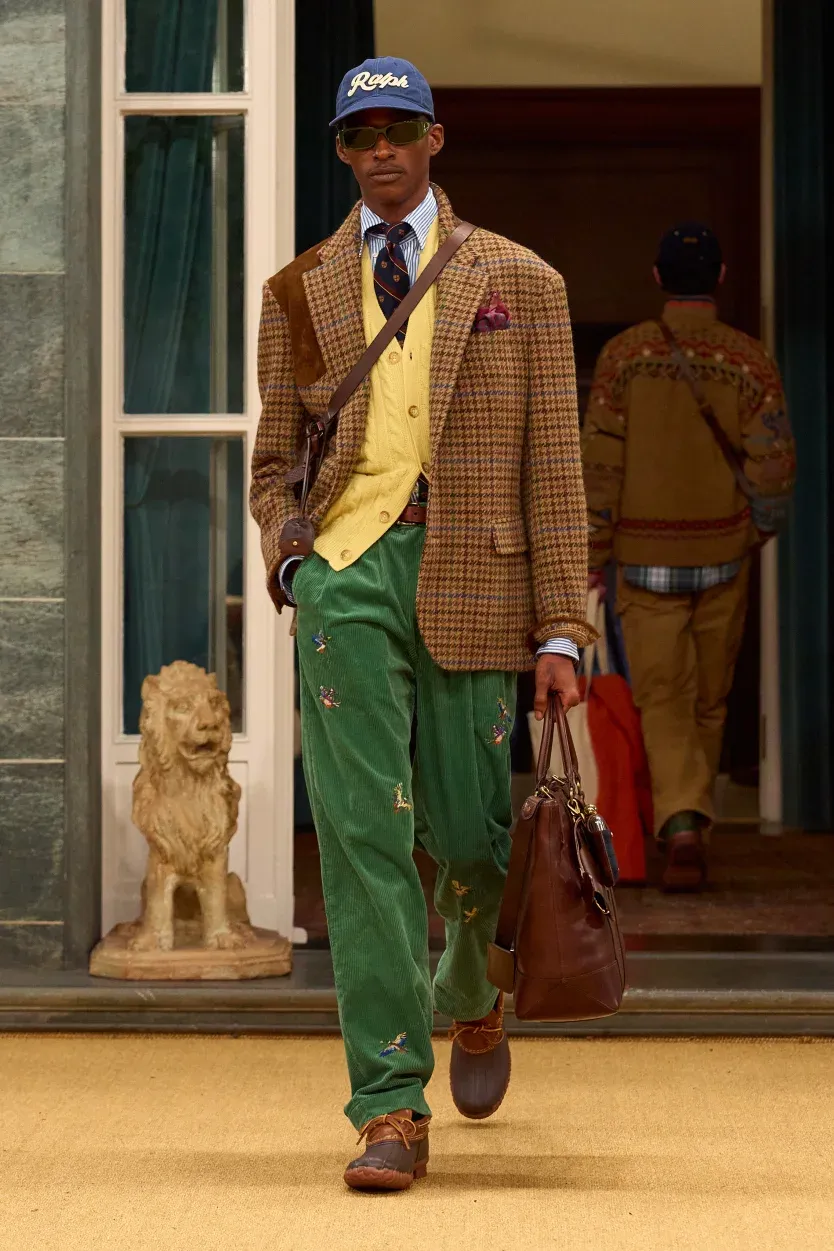 في أسبوع الموضة الرجالية في Milan، Ralph Laurenيتحدث إلى جمهور أصغر سناً