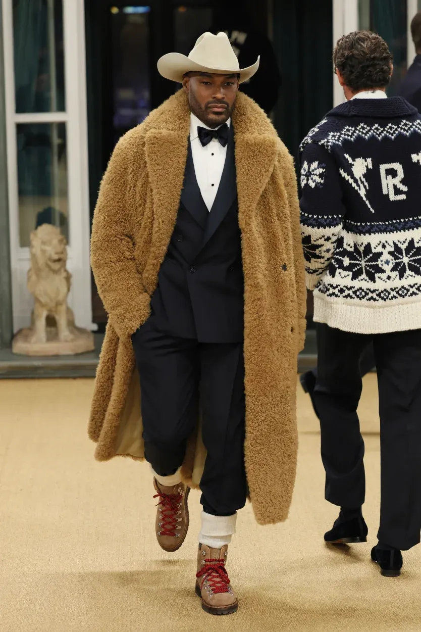 في أسبوع الموضة الرجالية في Milan، Ralph Laurenيتحدث إلى جمهور أصغر سناً