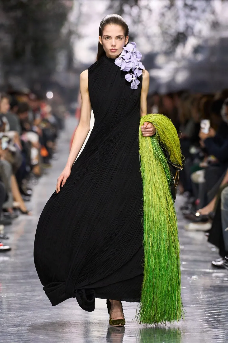  Dior، Jonathan Andersonيُهدي فن الأزياء الراقية باقة من الزهور