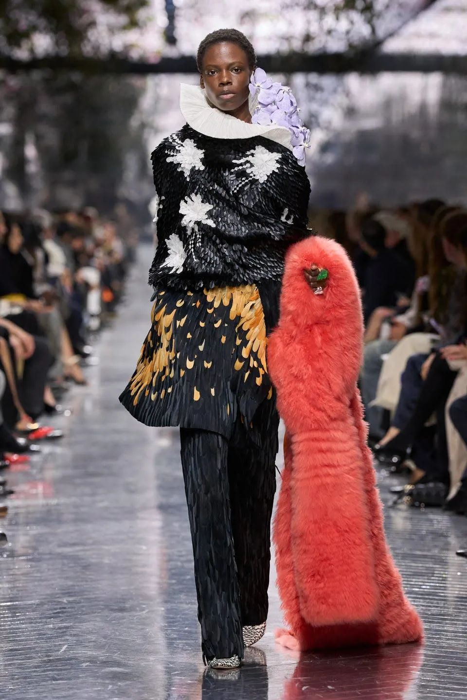  Dior، Jonathan Andersonيُهدي فن الأزياء الراقية باقة من الزهور