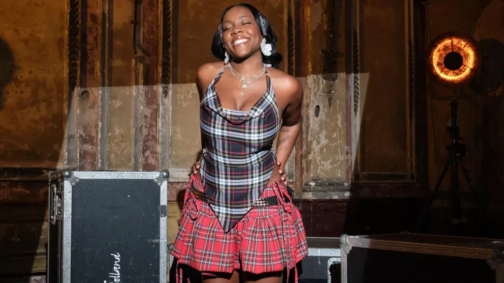  يشهد قماش tartan  رواجاً كبيراً في عالم الموضة