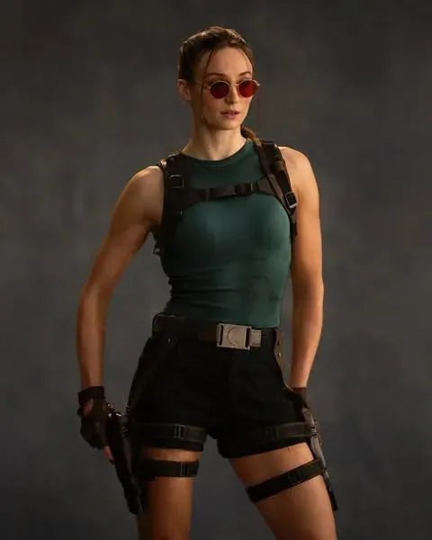 أول نظرة على Sophie Turner بدور Lara Croft 