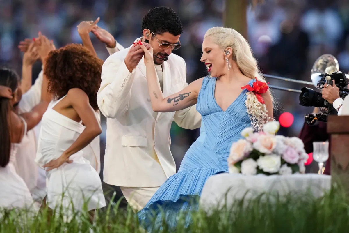 Bad Bunny يجسد تاريخ وثقافة Puerto Rico في عرض ثوري خلال مباراة Super Bowl