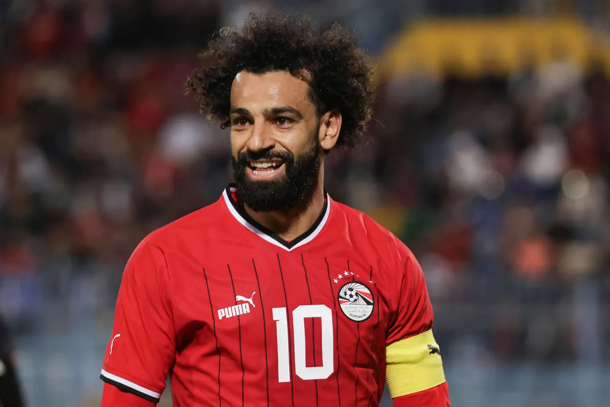 أشهر النجوم على قيد الحياة في كل بلد