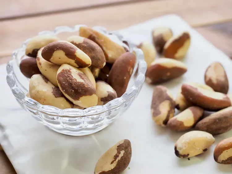 أربع مكسرات قد تساعد في خفض ضغط الدم بشكل طبيعي