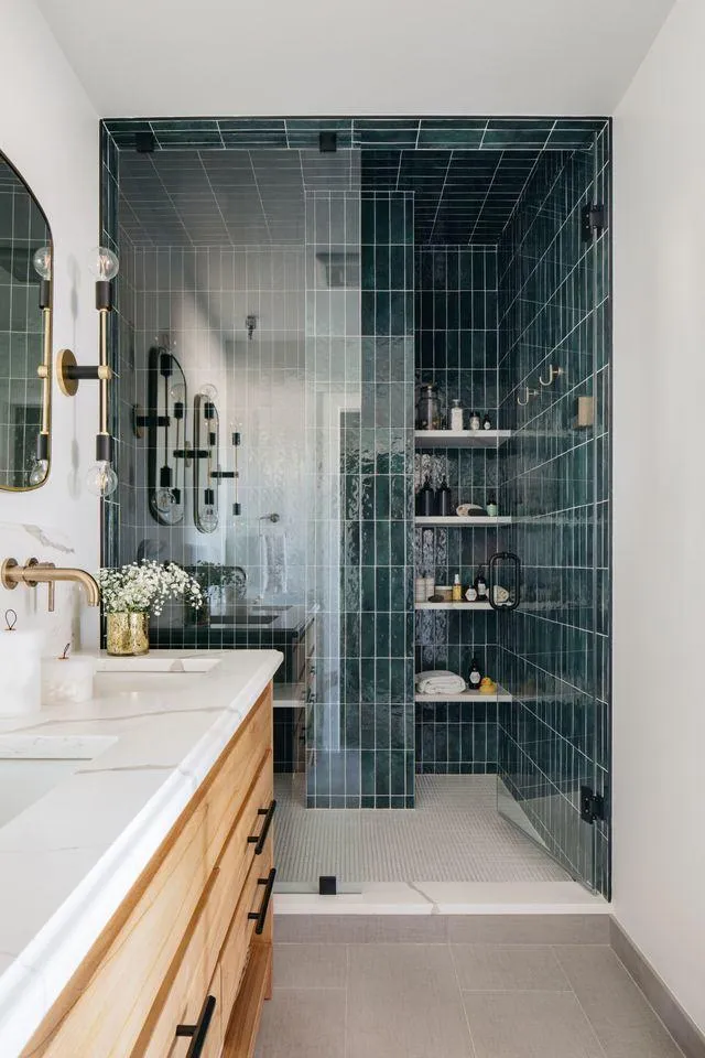 17 فكرة فاخرة لتصميم دش استحمام واسع يحول حمامك إلى منتجع صحي