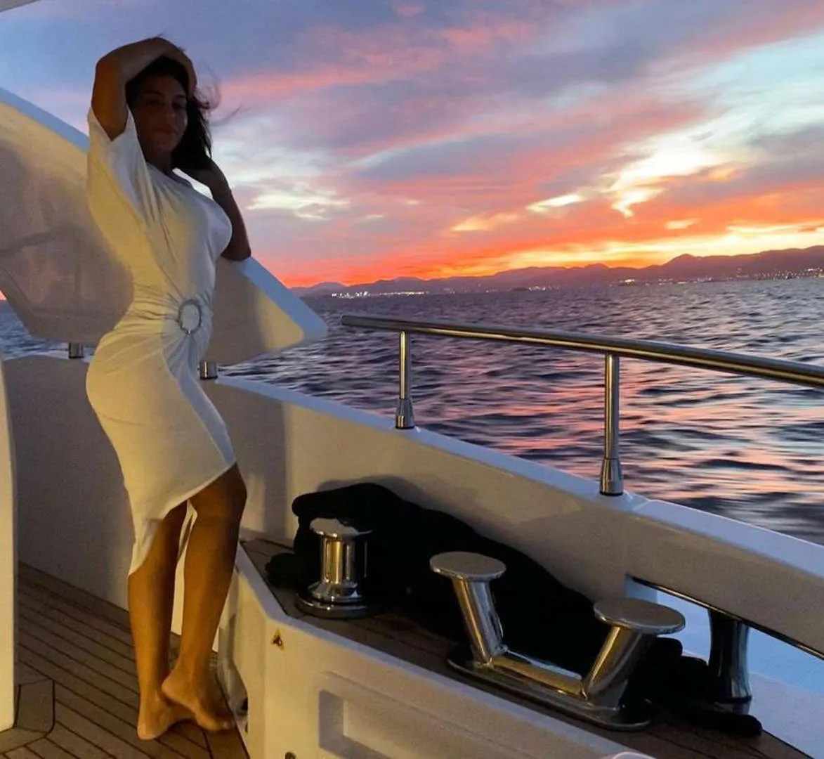 نظرة على حياة Cristiano Ronaldo و Georgina الفاخرة في المملكة العربية السعودية