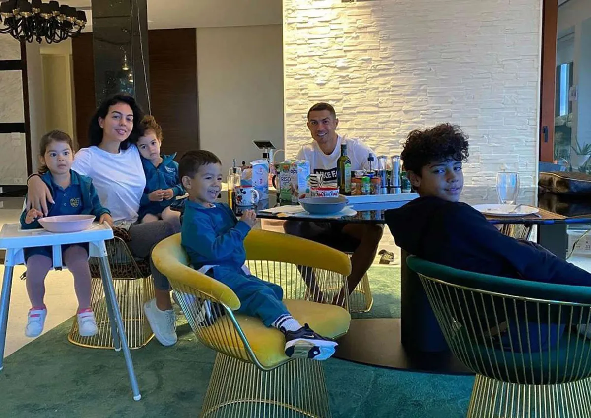 نظرة على حياة Cristiano Ronaldo و Georgina الفاخرة في المملكة العربية السعودية