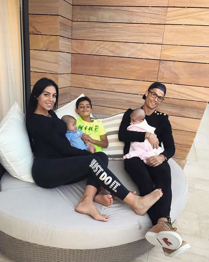 نظرة على حياة Cristiano Ronaldo و Georgina الفاخرة في المملكة العربية السعودية