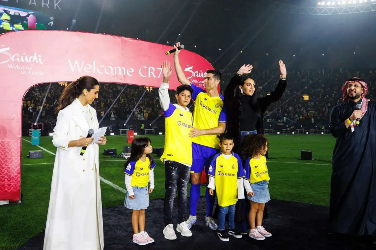 نظرة على حياة Cristiano Ronaldo و Georgina الفاخرة في المملكة العربية السعودية