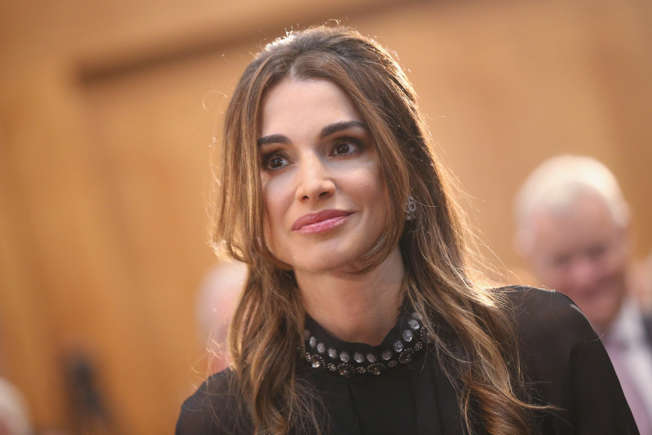 لا تزال الملكة رانيا ملكة الأردن تأسر العالم